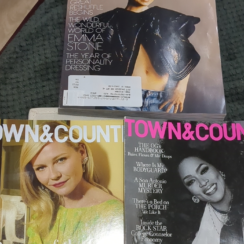 Bundle 4 Magazines 1 Vogue And 3 Town & Country Magazines